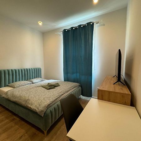 Central Newest Studio Bastova Kosice Bagian luar foto